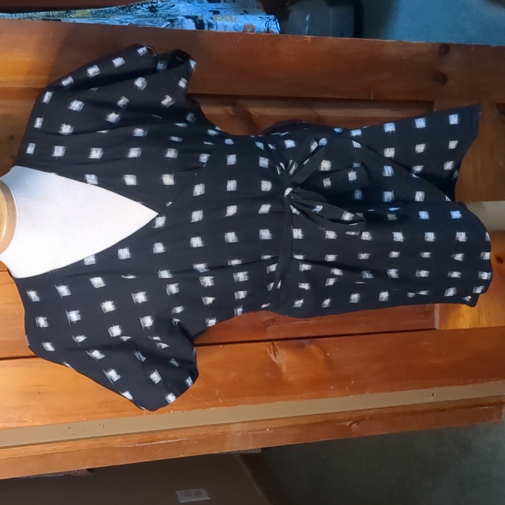 Black and white cotton wrap dress tie waist short sleeve rounded hem dress
